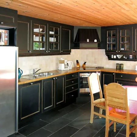 펜션 Naudoyna By Interhome 륑달